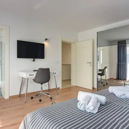 Grande T&d For 14 People Near With Sauna, Fitness & Heated Pool ヴィラ *