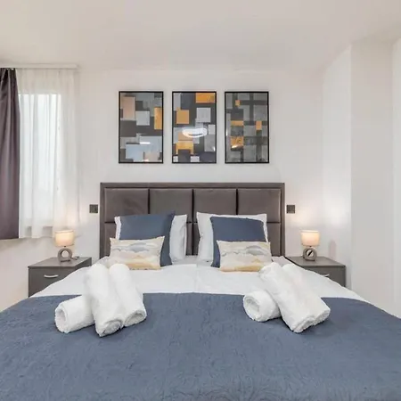 ヴィラ Grande T&d For 14 People Near With Sauna, Fitness & Heated Pool プーラ