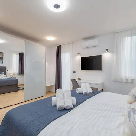 Grande T&d For 14 People Near With Sauna, Fitness & Heated Pool ヴィラ