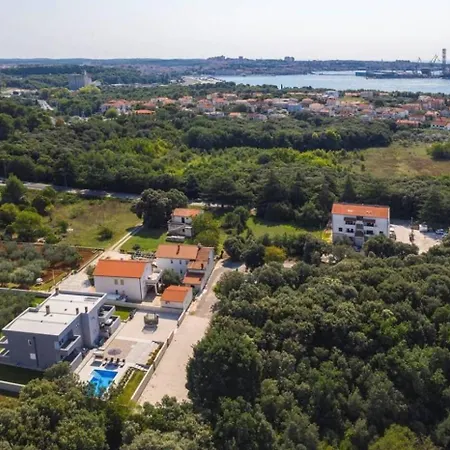 ヴィラ Grande T&d For 14 People Near With Sauna, Fitness & Heated Pool プーラ
