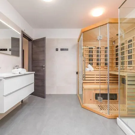 Grande T&d For 14 People Near With Sauna, Fitness & Heated Pool プーラ