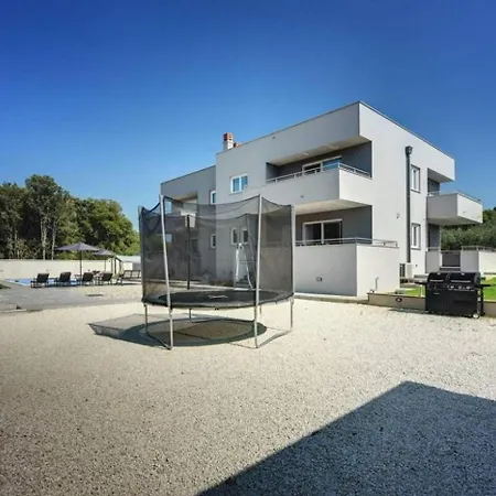 Grande T&d For 14 People Near With Sauna, Fitness & Heated Pool ヴィラ
