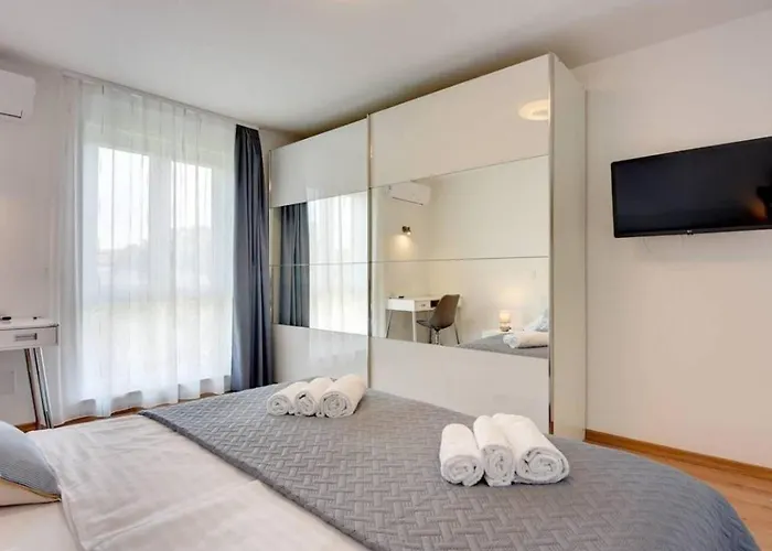 Vila Grande T&d For 14 People Near With Sauna, Fitness & Heated Pool Pula