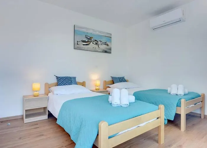 Grande T&d For 14 People Near With Sauna, Fitness & Heated Pool Vila Pula